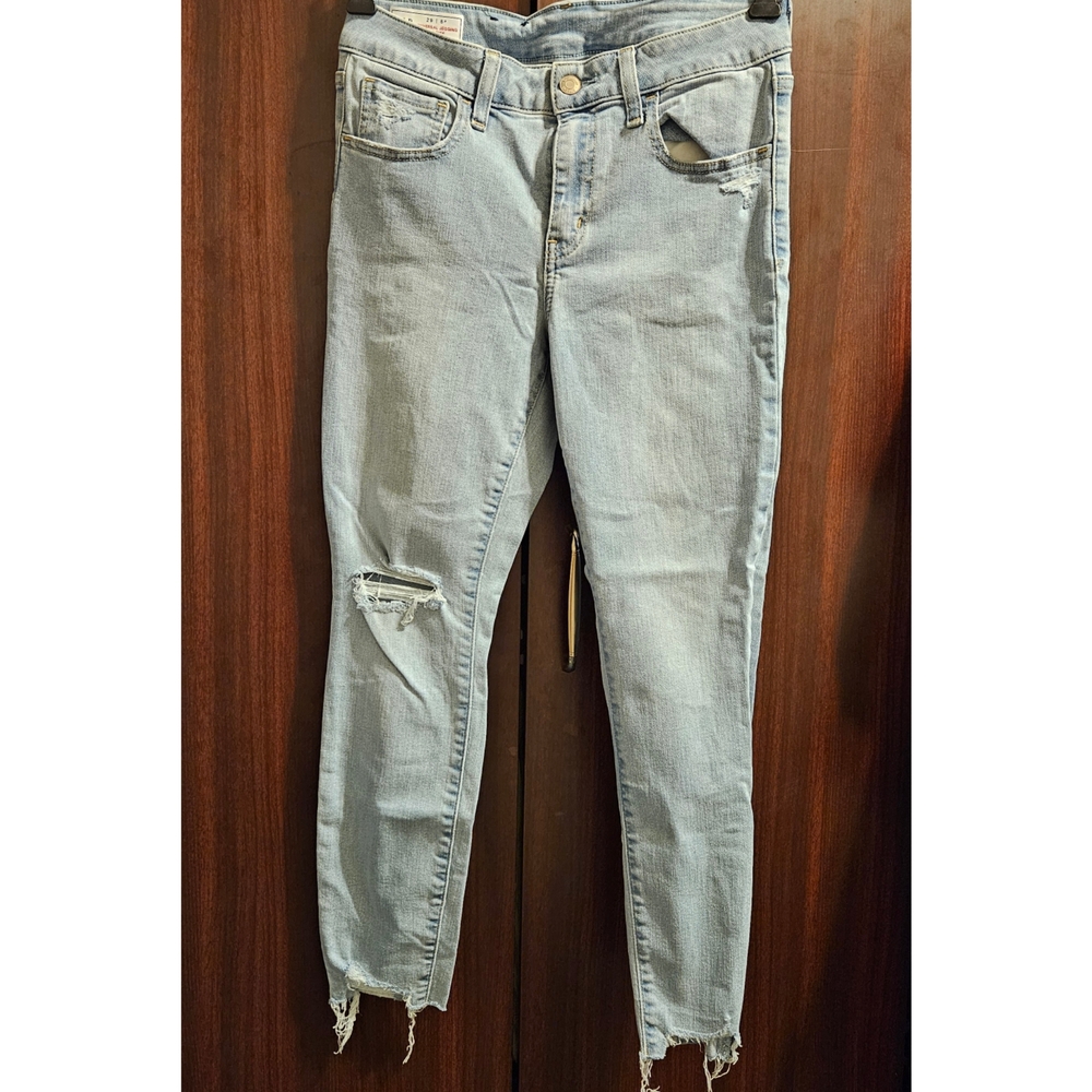 GAP Universal Jegging MId Rise Blue Ankle Cropped Jeans with Distressed Details